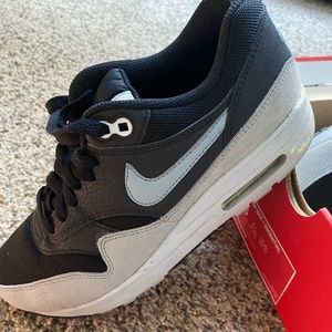 Womens Nike Air Max 1 Essential